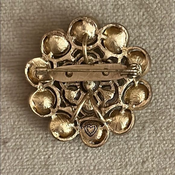 Elegant Gold and White Beaded Brooch - Picture 2 of 3